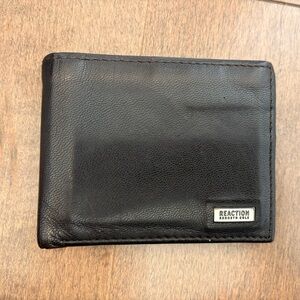 Kenneth Cole Reaction Mens Black Genuine Leather Wallet